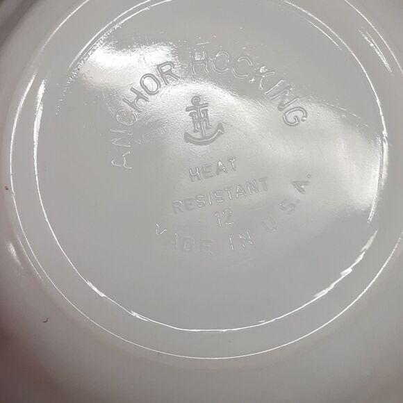 4-pc.Fire King Suburbia Anchor Hocking 4 3/4" milk glass berry bowls - Picture 3 of 9